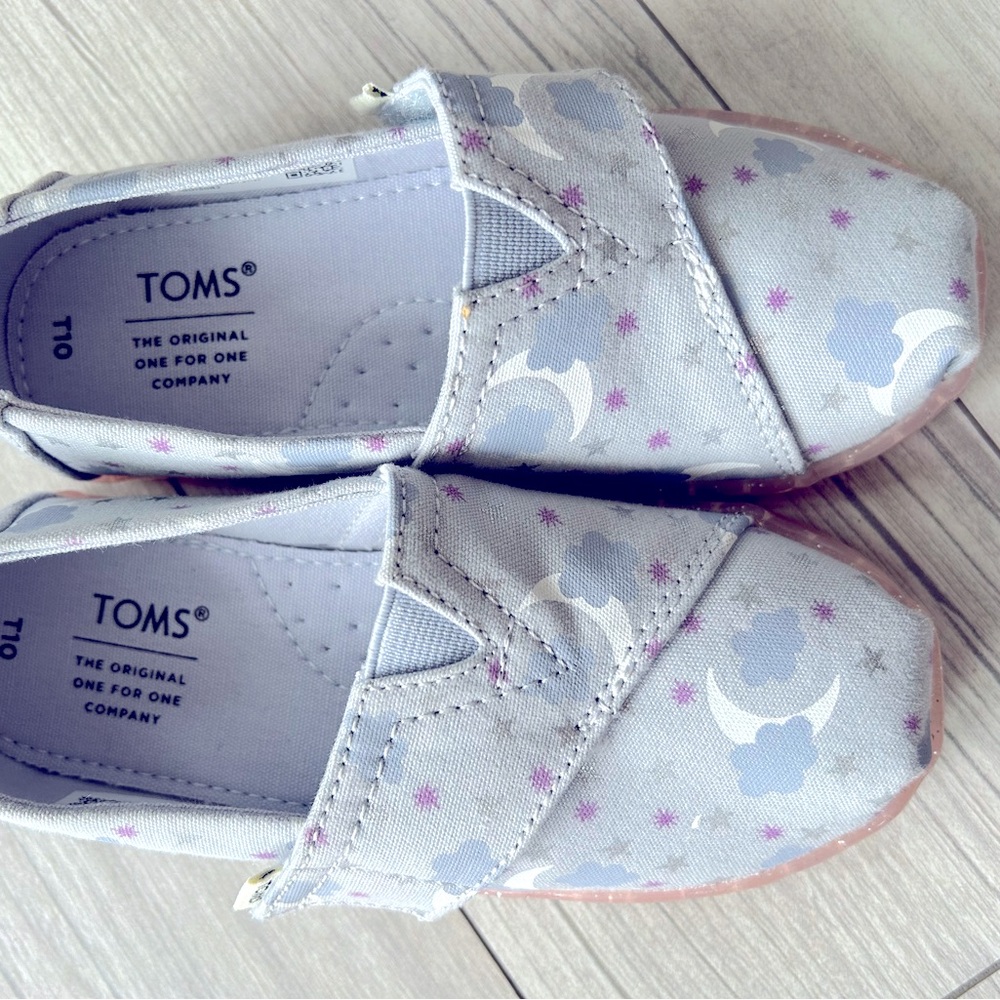 Tom’s T10 Shoes, New without box. Comfy, slip on shoes. Toddler size 10.
